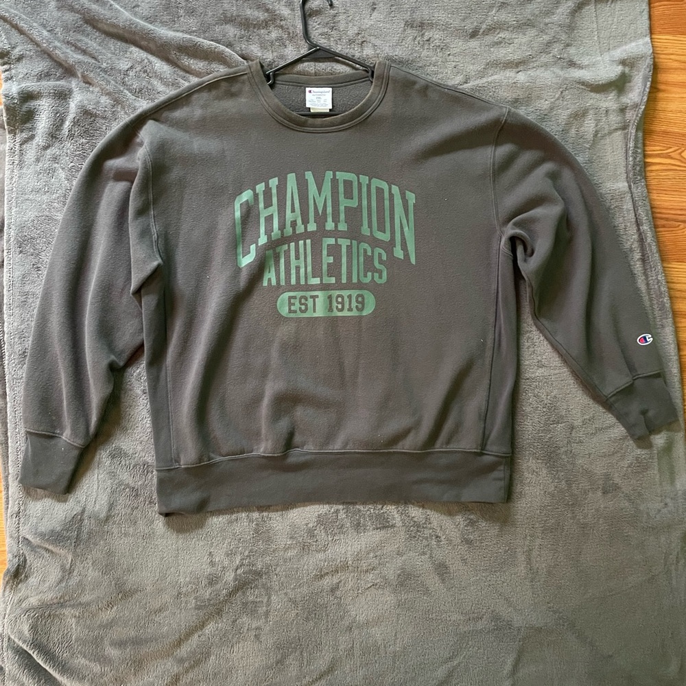 Men’s Champion sweatshirt (charcoal)- Nice sweatshirt!